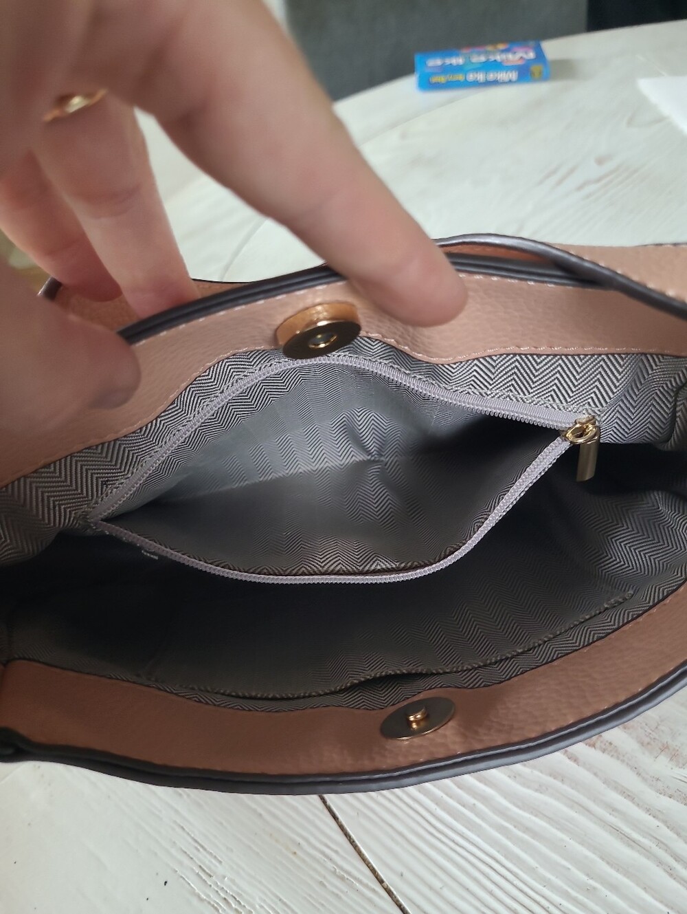 Kate Spade Small Blush Pink Hobo - EUC - Picture 13 of 16